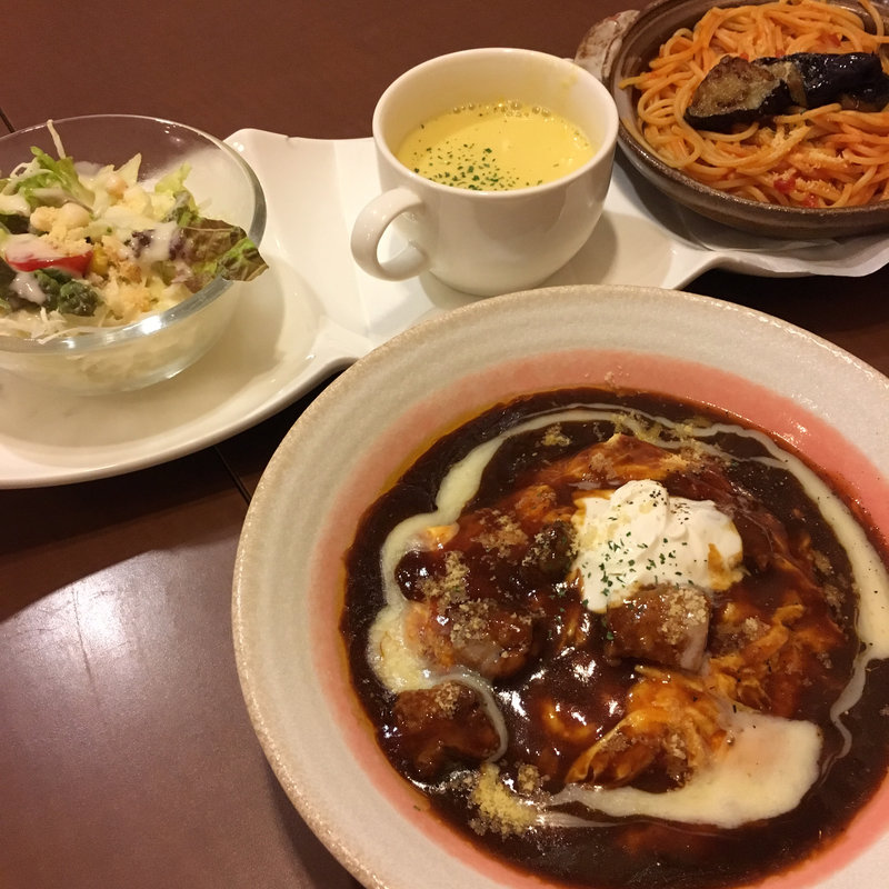 とろけるオムライス ビーフシチューソース ハーフセット(おむらいす亭 兵庫イオン明石店)