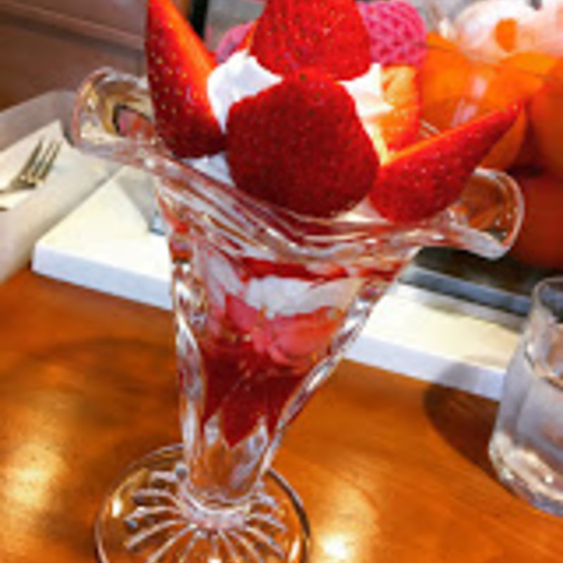 いちごパフェ(いたがき 本店 )