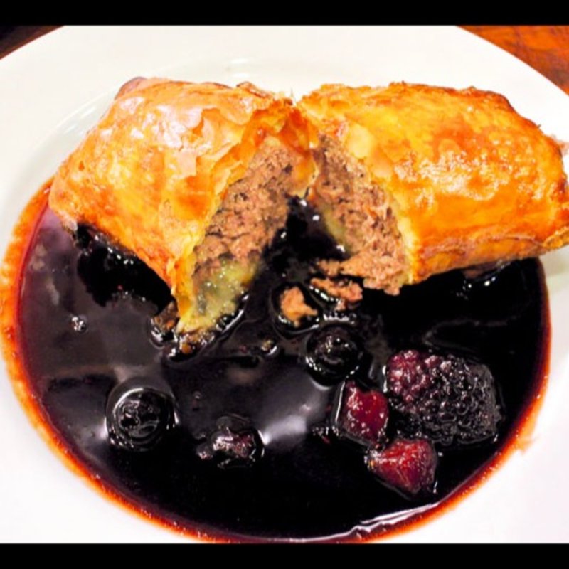 蝦夷鹿のパイ包み(卵豚亭カルミア )