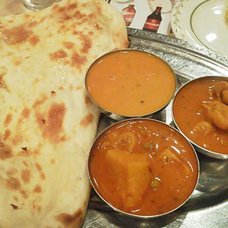 3種類のカレーセット(サムラート 新宿店 )