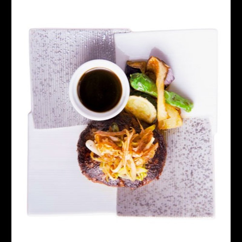 葉山牛ハンバーグ＋小鉢・煮物・サラダ・ご飯・味噌汁(葉山)