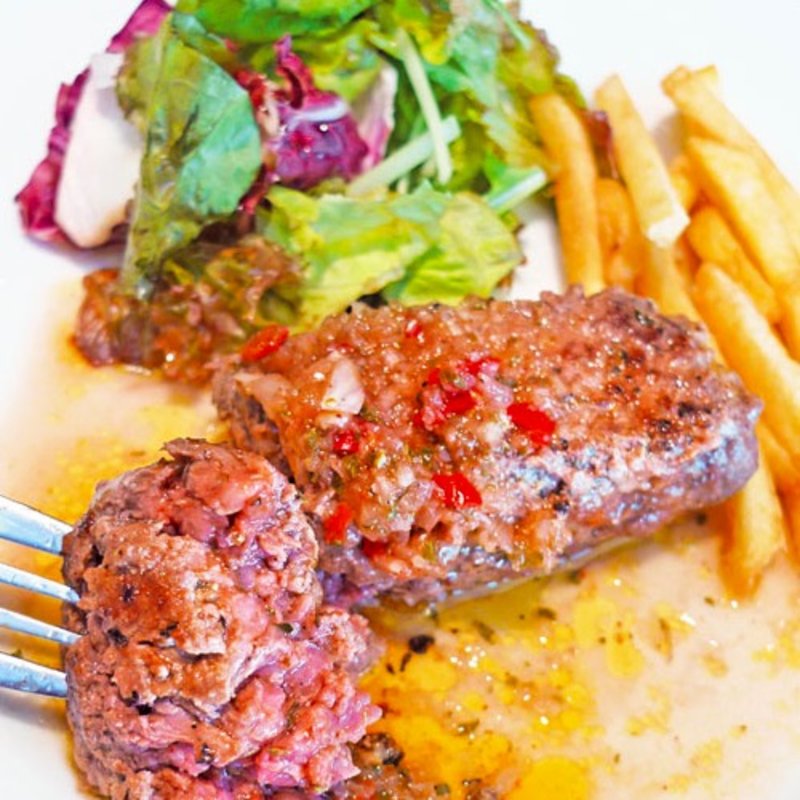 スペイン風ハンバーグステーキ“アルボンディガス”＋前菜・パン・オーガニックティー・スープ(モッタ ポルテーニョ)