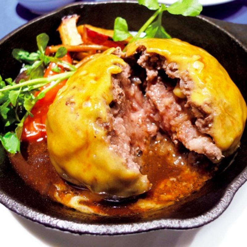 厳選黒毛和牛チーズハンバーグステーキ200g パンorライス・ドリンク付(ワイン＆グリル　マンジェマンジェ （Wine ＆ Grill　MangerManger）)