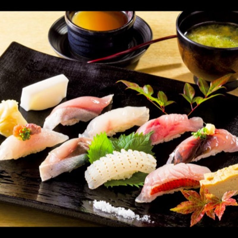 小田原漁港直送地魚握り（昼）(すし処 潮り)