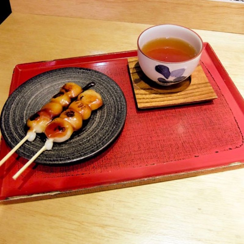 みたらし団子2本 （ほうじ茶付き）(天平庵 エキュート東京店)