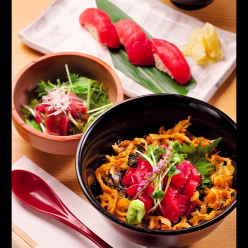 生まぐろ定食(おたべ鮨)