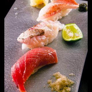 板長おすすめ3貫(おもてなし 青山本店)