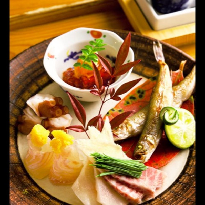 酒のアテ5点盛り(すしBAR小路小路)