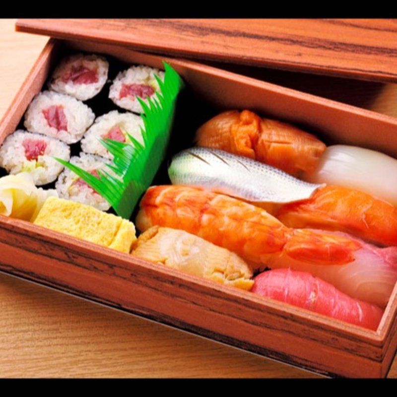お持ち帰り用 折詰寿司（昼夜）(おたべ鮨)