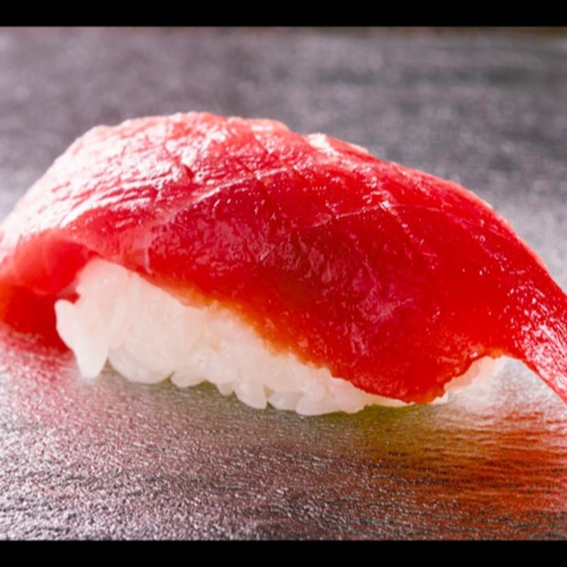 大間の天然マグロ赤身(おもてなし 青山本店)