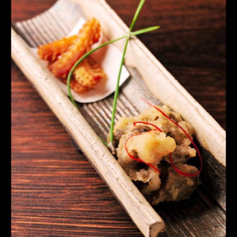 先付け（穴子のレバー南蛮漬け、背骨煎餅）(長崎県対馬市美津島町 しろや)