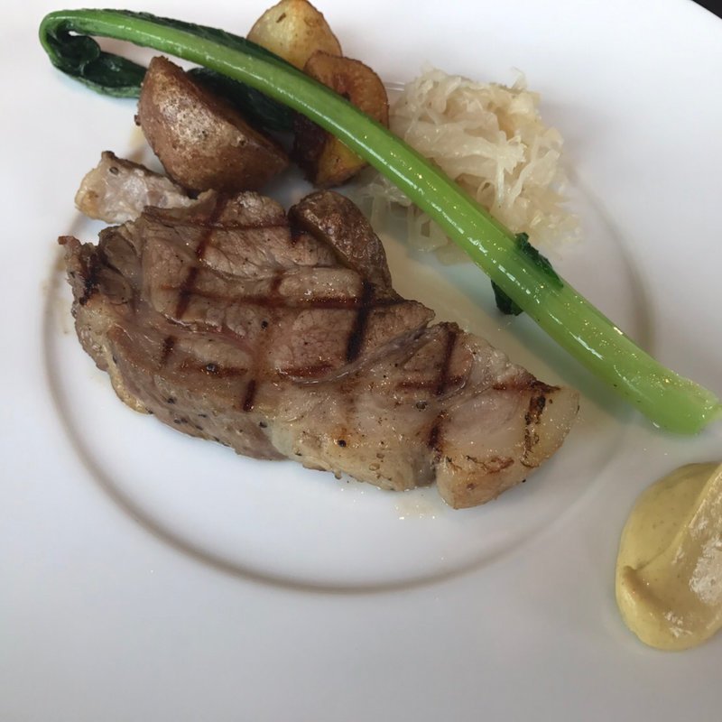 和豚もちぶた肩ロースのコンフィ　ソース・ケレス(レゾナンス （resonance）)