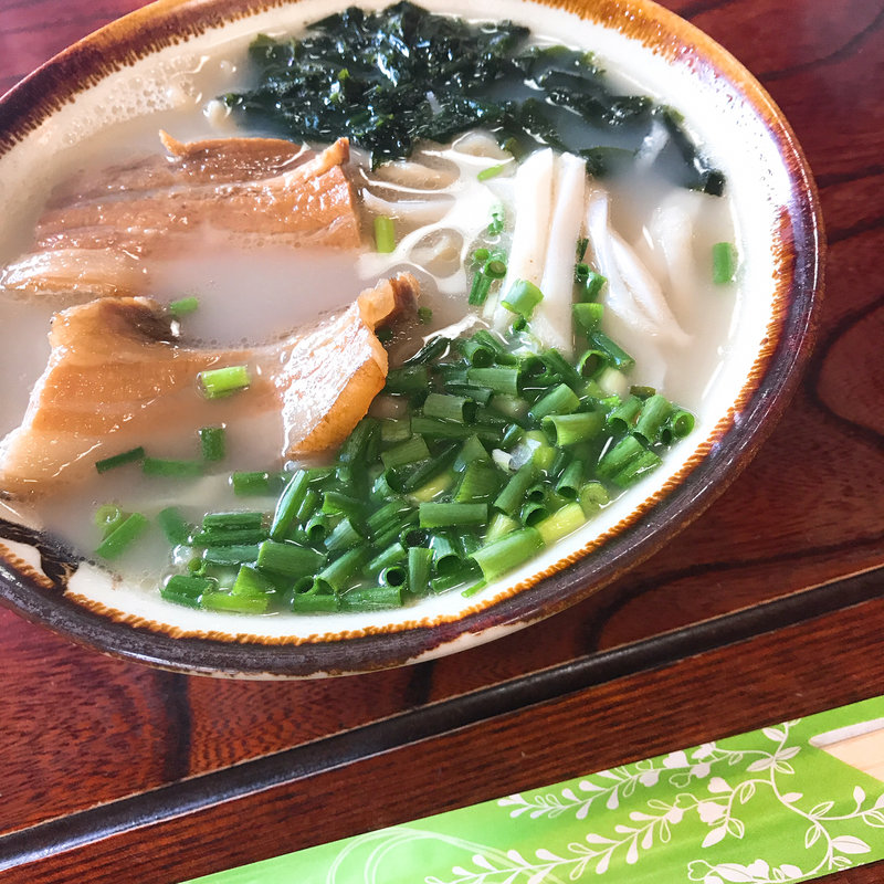 沖縄そば（ 中）三枚肉(てだこ )