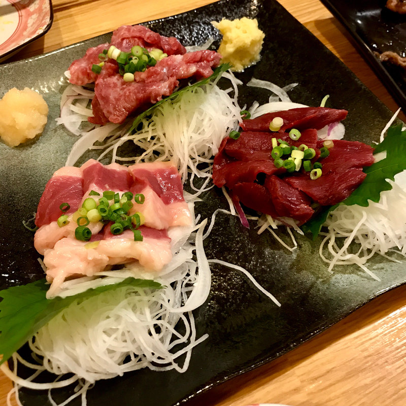 馬刺し盛り合わせ(扇里)