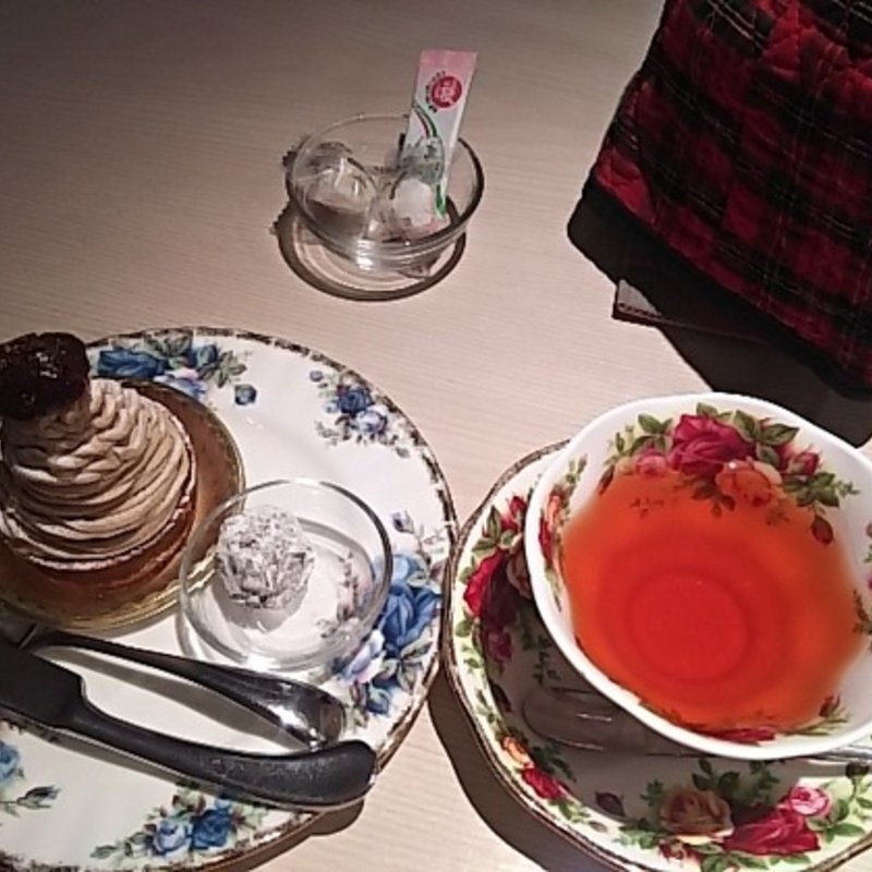 ケーキとショコラセット（モンブラン・ストロベリーティー）(ケンジントンティールーム)