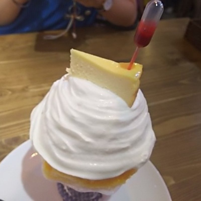 リッチミルクエスプーマかき氷（チーズケーキトッピング）(かき氷研究所)