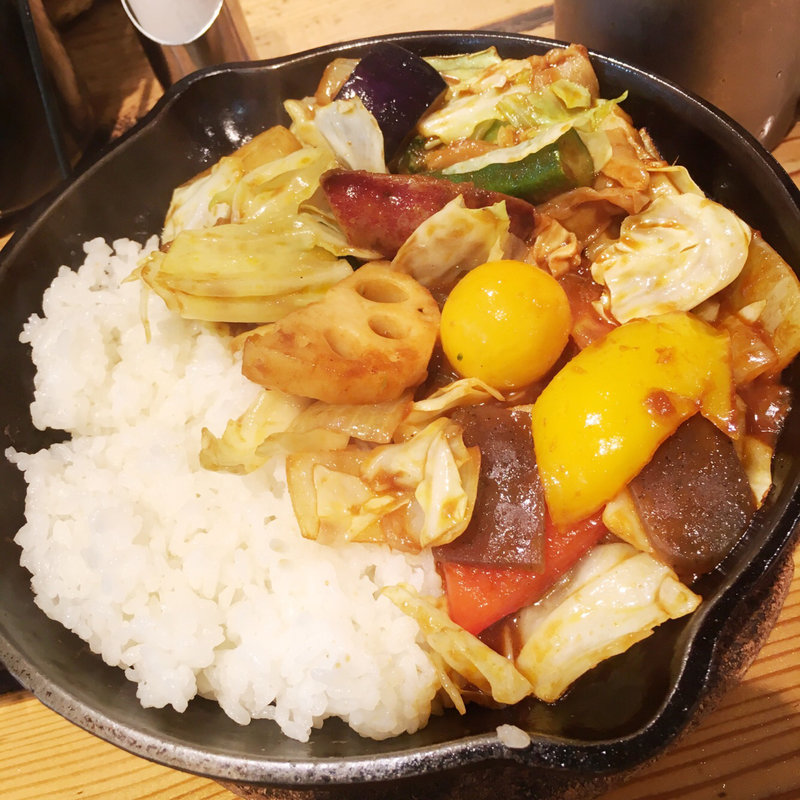 1日分の野菜カレー 牛すじトッピング(camp express ecute品川サウス店)