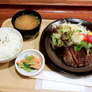 ハンバーグ定食(キャラバンサライ ダイニング （CaravanSary DINING）)