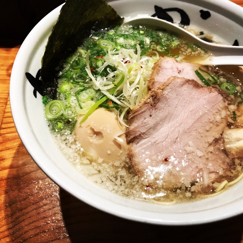 淡麗豚そば 味玉入り(博多純系豚骨ラーメン まんかい 梅田豊崎店)
