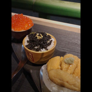 いくら、キャビア、ウニのおちょこ丼(十番右京 恵比寿店)
