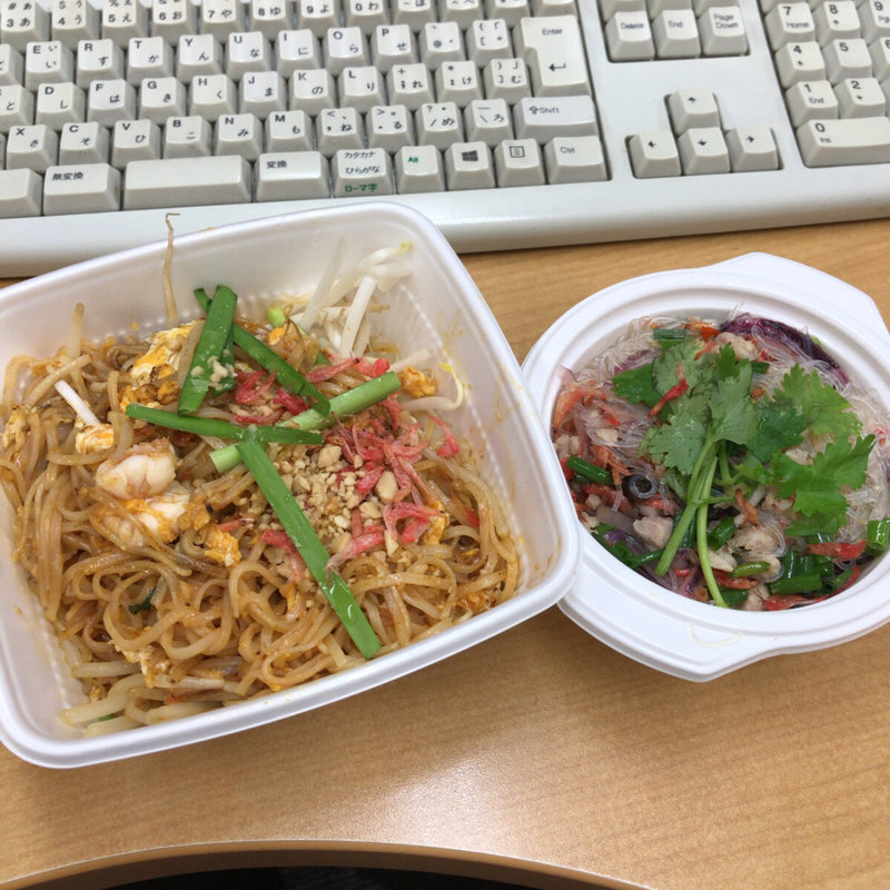 テイクアウト パッタイ と ヤムウンセン(タイ国屋台食堂 ソイナナ東銀座店)