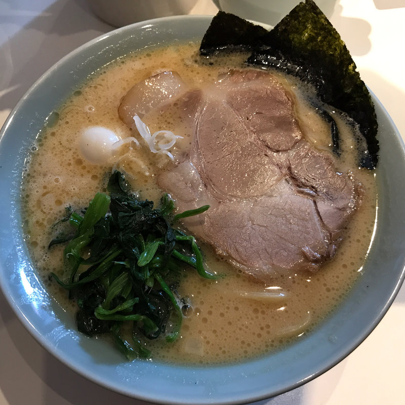 醤油豚骨ラーメン 太麺(ラーメン 丸花)
