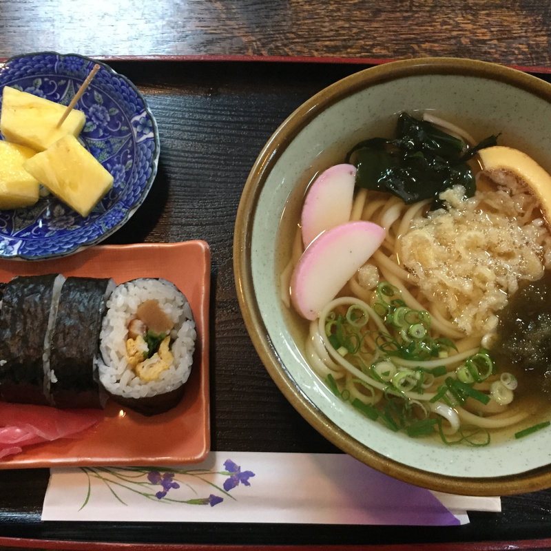 うどん＋巻き寿司(1/2)セット (祇園寿し 魚権)