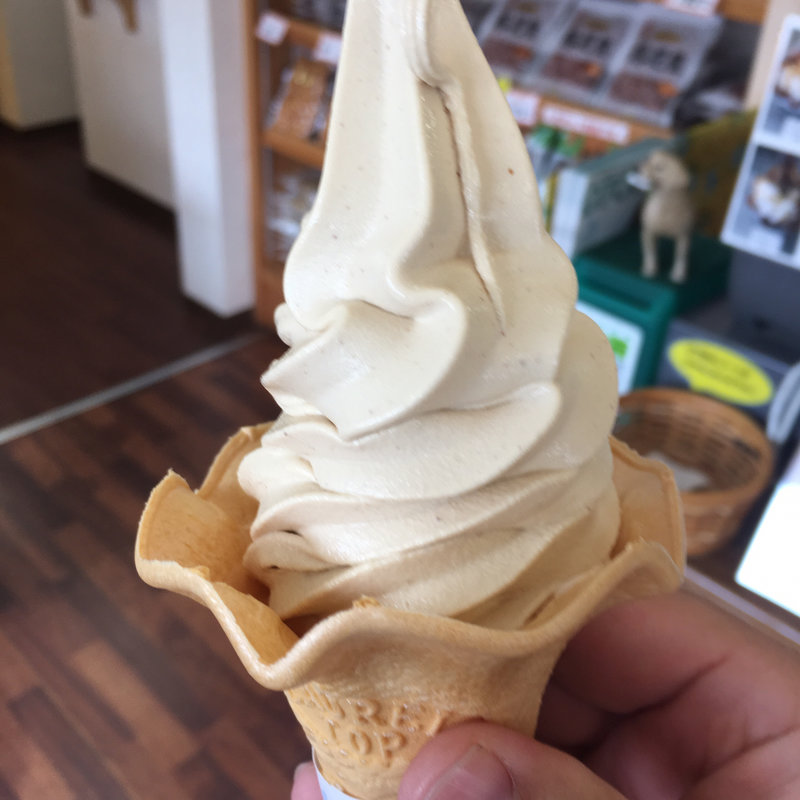 ピーナッツソフトクリーム(ピネキ （木村ピーナッツ）)