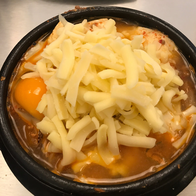 豚キムチスンドゥブチゲ　(白さんの純豆腐 （ペクサンノスンドゥブ）)