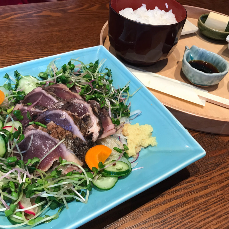 わら焼き鰹のたたき御膳(銀座 虎杖)