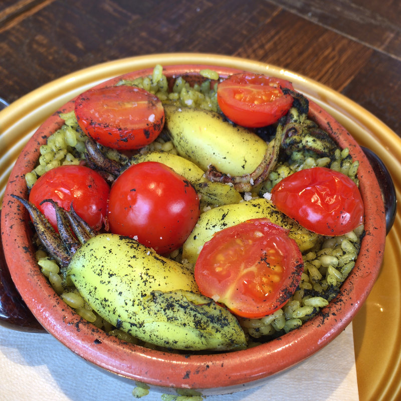 イカスミのパエリア(Shiny Owl OMOTESANDO)