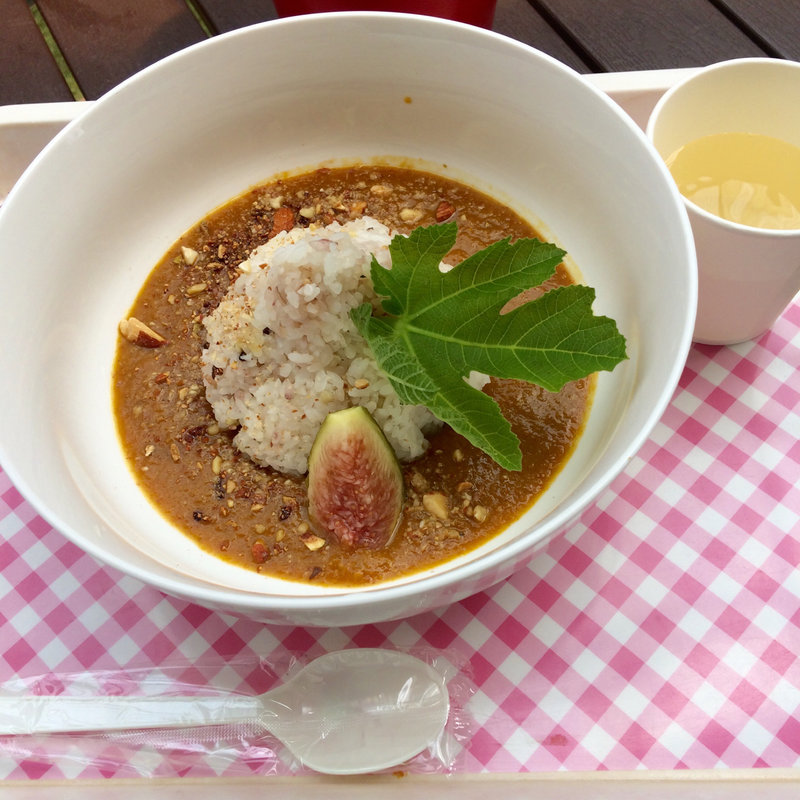 いちばのまるごといちじくカレー(ちよだいちば)