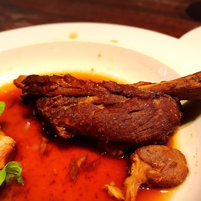 秘伝のタレ漬けスペアリブ(肉ビストロTEPPEN)