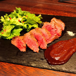 葡萄牛ランプ肉の肉厚ステーキ(肉ビストロTEPPEN)