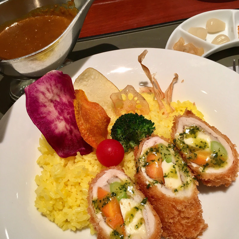 チーズインチキンカツカレー(カレー ダイニング アビオン)