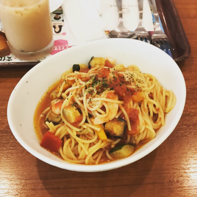 冷製海老と夏野菜のトマトソース(カフェ・ド・クリエ慈恵医大葛飾医療センター店)