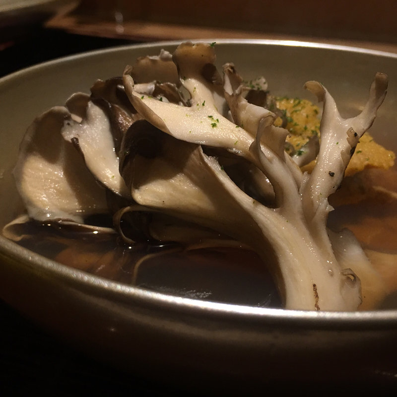 蒸しウニ 舞茸 青柚子のお椀(西麻布 き久ち)