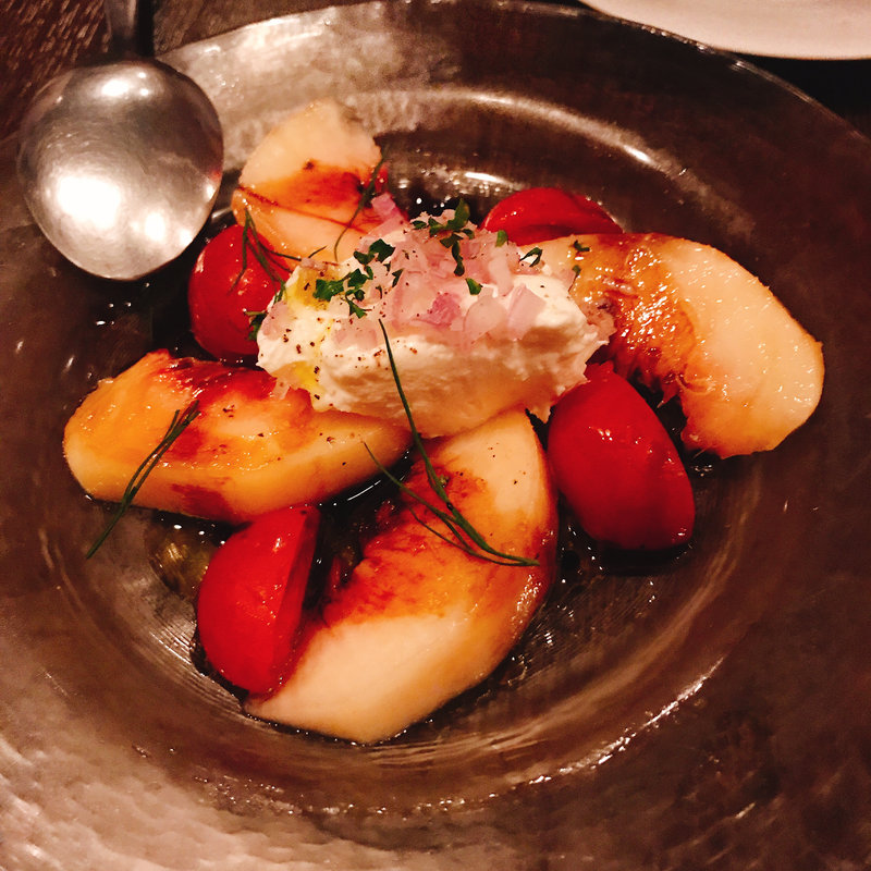 桃のカプレーゼ(テーブルワイン ポンデュガール)