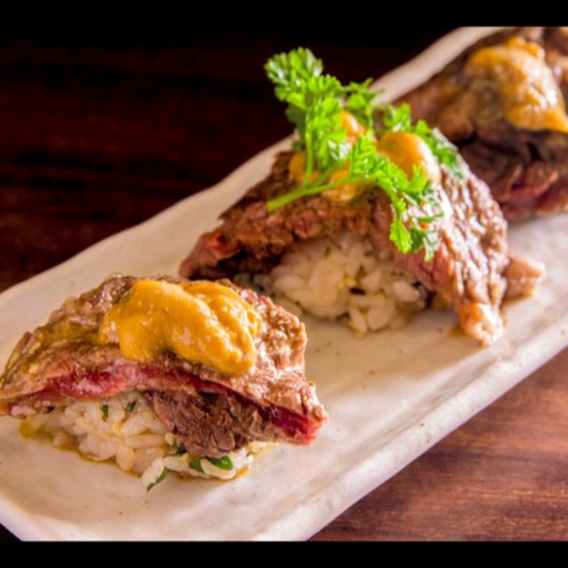 ビーフステーキ寿司・ウニのソース(シェ・ノブ)