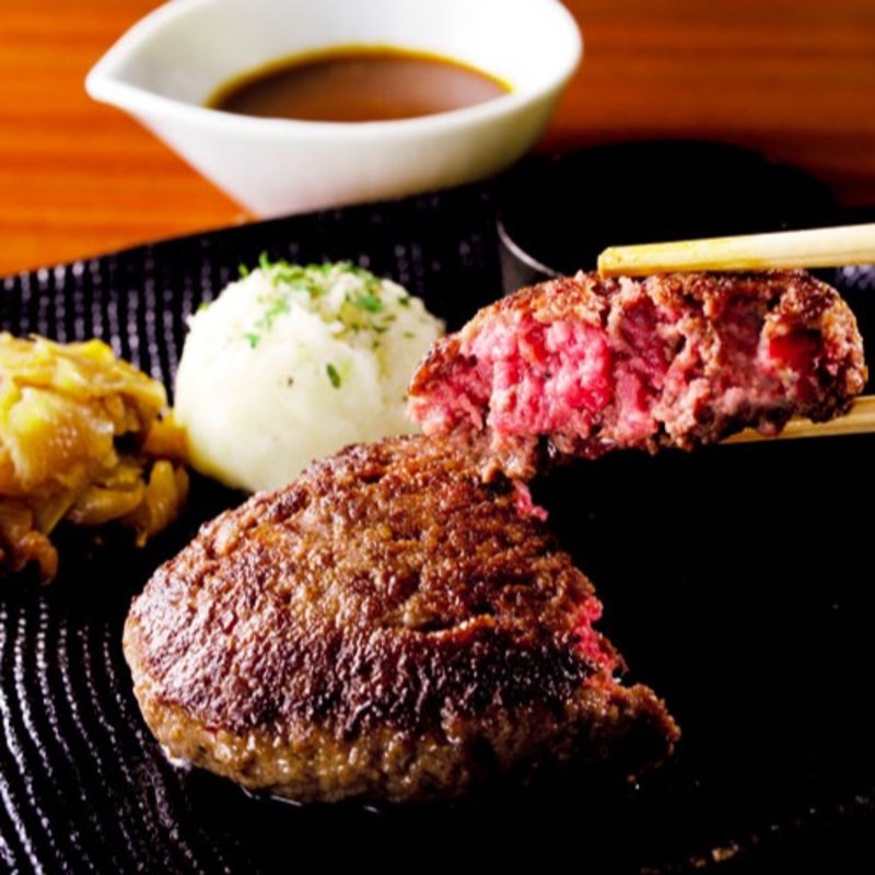 腰塚のタルタルハンバーグ（150g）(腰塚ハンバーグ&ステーキ 自由が丘正面口店)