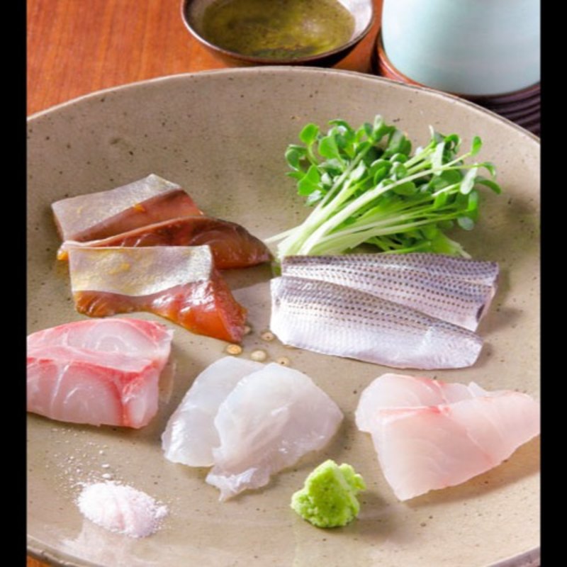 刺身の 盛り合わせ（5種）(魚ませませ)