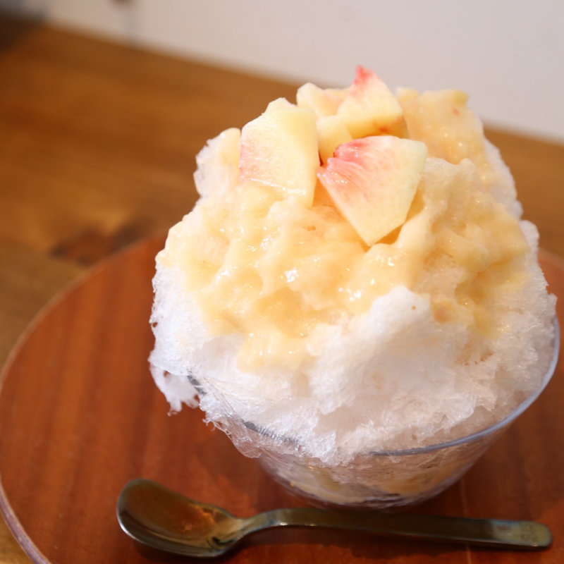 桃(パンとお菓子のセレクトショップ べつばら)