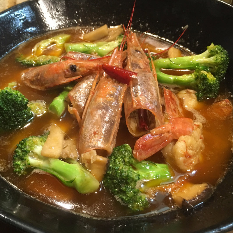 有頭海老とブロッコリーのアヒージョ(業平 仁)