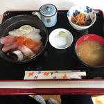 おまかせ海鮮丼定食(海鮮丼スタジオパッション)