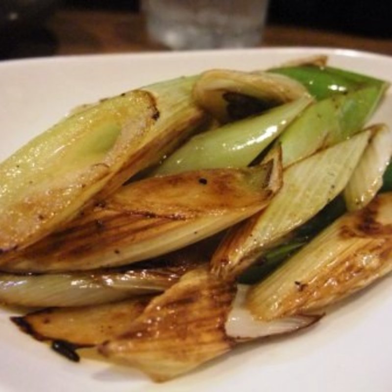 しろねぎのバター炒め(桃谷温・酒場)