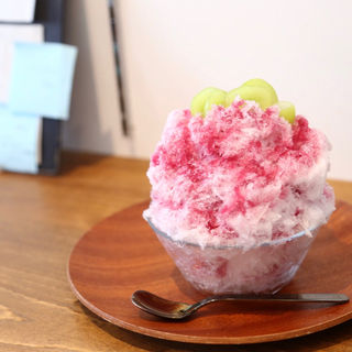 山ぶどうシャインマスカットのせ(パンとお菓子のセレクトショップ べつばら)