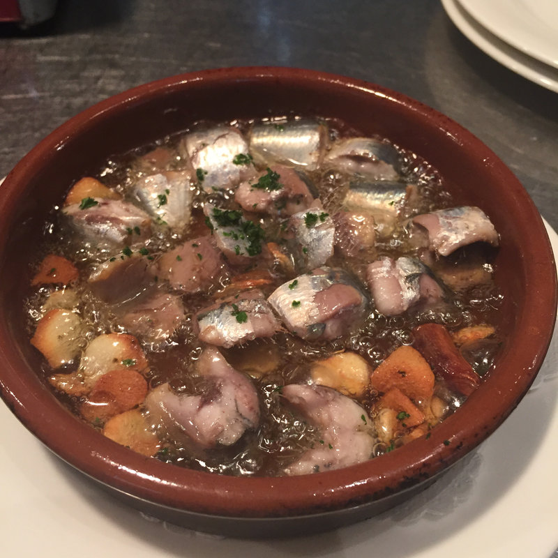 イワシのアヒージョ(マリスケリア・ゴソ・ウメダ （MARISQUERIA GOZO UMEDA）)