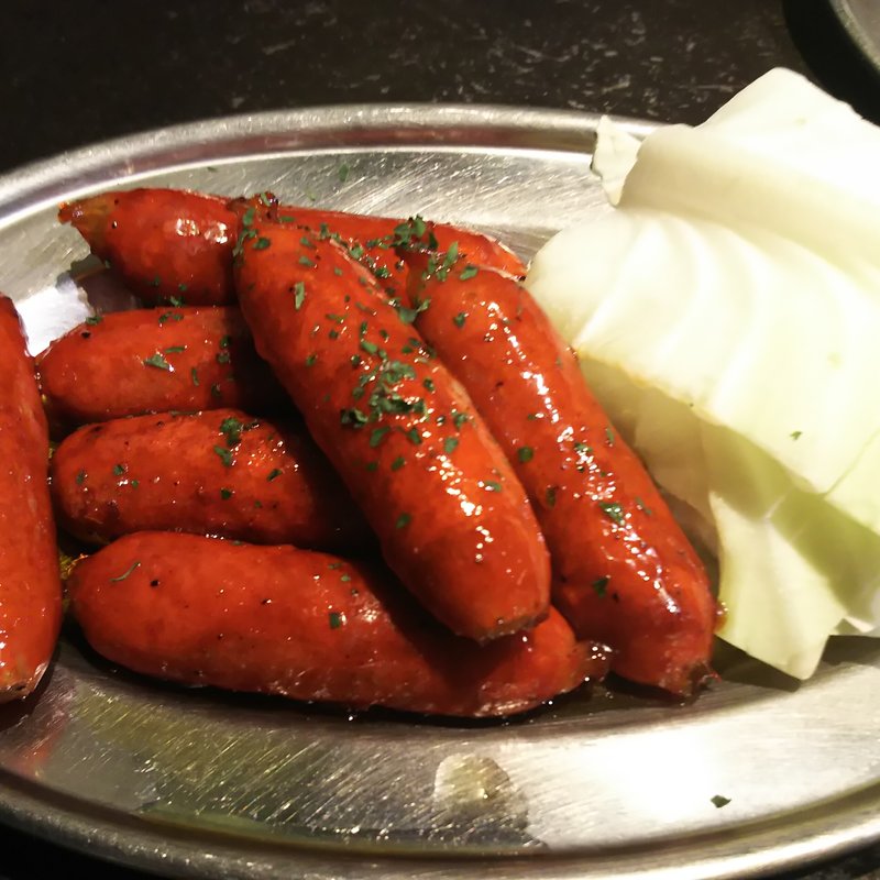 赤ウインナーのオイスターソース炒め(かき殻荘 )