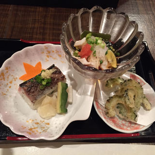 さんま寿司、マンボウ、ゴーヤの天ぷら(日本料理と沖縄料理 玄千)