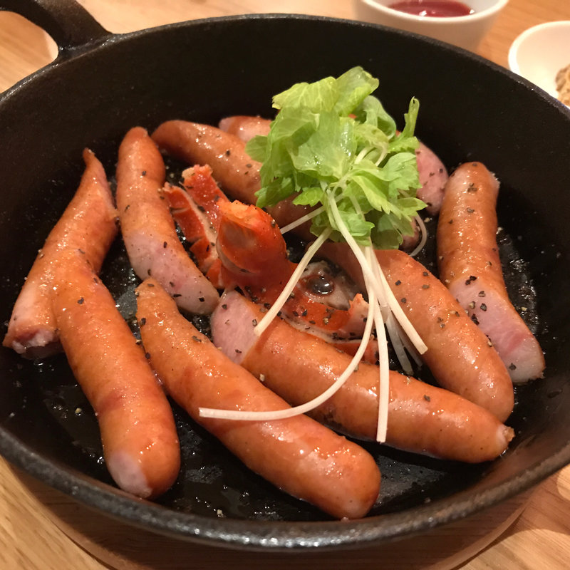 ノダニクのソーセージ鉄板(肉バル ノダニク)